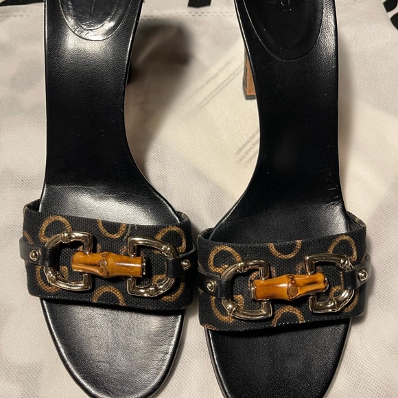 These are stunning AUTHENTIC Gucci Slides that you would love…..!! - Picture 1 of 11